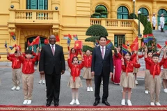 越南国家主席梁强主持仪式 欢迎南非总统拉马福萨对越进行国事访问