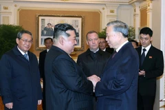 越共中央总书记苏林出席朝鲜劳动党建党80周年阅兵式