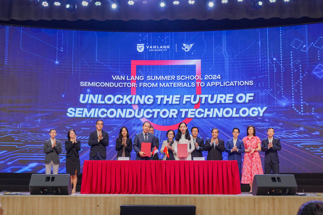 文郎大学与新加坡国立大学(NUS)签署谅解备忘录。文郎大学供图 Trường Đại học Văn Lang kí kết MOU với Đại học Quốc gia Singapore (NUS).jpg