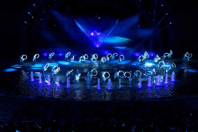 “海洋之吻”表演秀。图自Sun Group Nụ_Hôn_Của_Biển_Cả.jpg