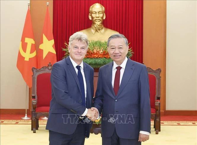 越共中央总书记苏林和法国共产党全国书记鲁塞尔。图自越通社 hinh-anh-2-6333.jpg.webp