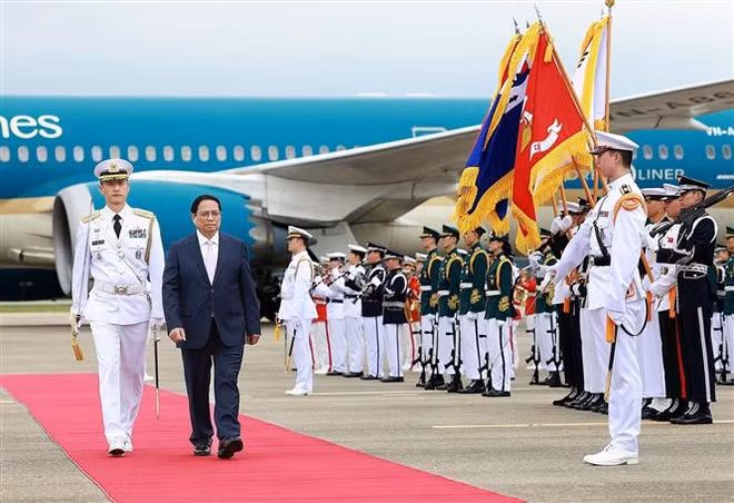 vna_potal_thu_tuong_pham_minh_chinh_va_phu_nhan_bat_dau_chuyen_tham_chinh_thuc_han_quoc_7457425.jpg