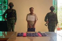 被抓获的嫌疑人Xải Khư Lỳ。图自越通社