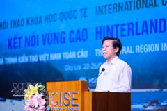 社会科学与人文大学校长黄英俊教授。图自越通社