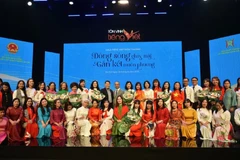 与会代表合影。图自海外越南人国家委员会