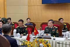 越南国防部副部长黄春战上将在对话上发表讲话。图自越通社