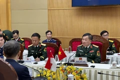 越南国防部副部长黄春战上将在对话上发表讲话。图自越通社