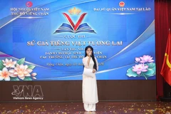 参赛选手展现自己的越南语演讲能力。图自越通社