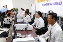 职能机构为企业和人民解决行政手续。图自越通社