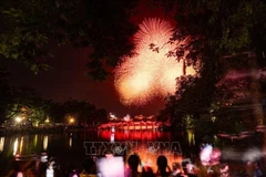 庆祝越南国庆80周年的烟花燃放活动。图自越通社