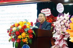 河内金融银行大学校董会主席裴春边副教授·科学博士在开班仪式上致辞。图自越通社
