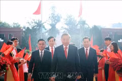 苏林总书记和各位代表前来出席会议。图自越通社