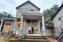 帮助贫困户建设新房。图自越通社