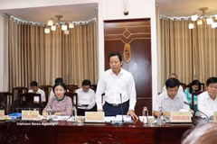 越南西宁省人民委员会副主席范晋和发表讲话。图自越通社