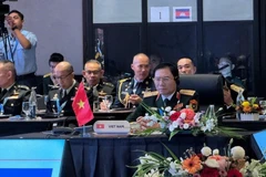 越南人民军总参谋长、国防部副部长阮新疆大将率团与会。图自越通社