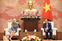 国会副主席黎明欢会见世界银行驻越南、柬埔寨和老挝首席代表玛丽亚姆·谢尔曼。图自越通社