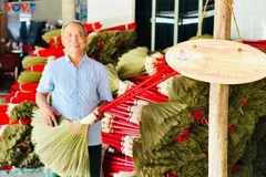 广南省维川县维征乡占山扫帚手工艺村，地处会安-梅山旅游线上。图自《越南之声》