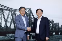 越南政府副总理胡国勇会见瑞士FS Finance Suisse AG公司董事长罗兰·施陶布。图自政府报