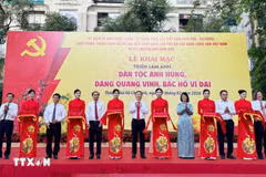 图片展的开幕剪彩仪式。图自越通社