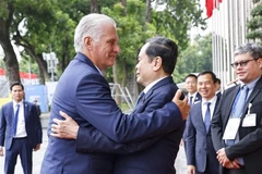越南国会主席陈青敏和古共中央第一书记、国家主席迪亚斯-卡内尔。图自越通社