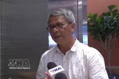泰国学者苏帕拉克·甘加纳昆迪接受越通社记着的采访。图自越通社