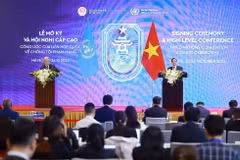 越南政府总理与联合国秘书长出席《河内公约》开放签署仪式新闻发布会