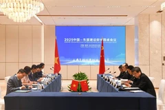 越南建设部副部长阮祥闻与中国住房和城乡建设部副部长李晓龙举行会谈。图自baomoi,com