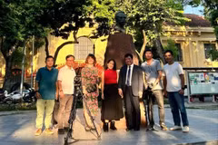 摄制组在河内进行拍摄。图自VTV