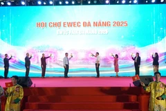 各位代表出席开幕式。图自越通社