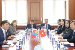 越南最高人民法院代表团与蒙古国最高法院举行工作会谈。图自越通社