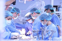 108中央军医院的医生正在手术。图自人民军报