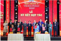展会框架内的合作协议签署仪式。图自baomoi.com