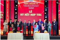 展会框架内的合作协议签署仪式。图自baomoi.com