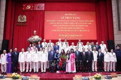 苏林总书记出席已故内务部长裴善悟上将的人民武装力量英雄称号追授仪式