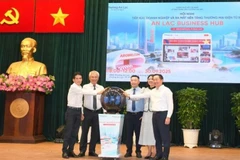 首个地方B2B电子商务平台亮仪式。图自越通社