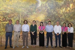 法国专家代表团在越南奠边府大捷博物馆参观体验3D展示空间。图自法国驻越南大使馆