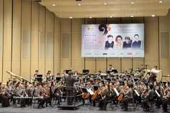 “亚洲青年交响乐团演奏古典音乐名作”音乐会现场。图自越通社