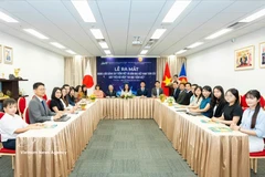 2005年9月举行的全球越南语与越南文化教学网络成立仪式。图自越通社