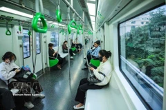 城铁、公交及电动车逐渐成为首都居民的首选。图自越通社