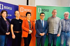 越南驻奥地利大使武黎太黄与维也纳农业大学代表合影。（越南驻奥地利大使馆供图）