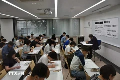 参考的考生。图自越通社