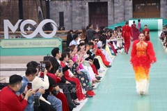 “Hello Cosmo From Vietnam”第二季时尚秀正式拉开2025 环宇小姐大赛（Miss Cosmo 2025）之旅的序幕。图自越通社