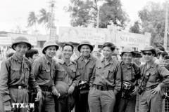 解放通讯社和越通社记者在胡志明战役中参加报道信息（1975年4月）。图自越通社