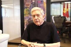 以色列前司法部长约西·贝林接受越通社记者的采访。图自越通社