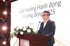 越共中央委员、《人民报》总编辑、中央宣教与群众工作部副部长、奖项组委会主任黎国明在启动仪式上发言。图自越通社