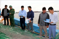 宁平省主管部门对渔船进行检查。图自同时