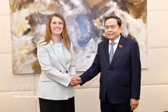 越南国会主席陈青敏会见意越友好议员小组主席基亚拉·格里鲍多。图自越通社
