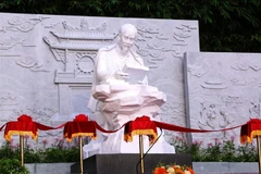 岘港市胡志明主席雕像项目正式落成。图自越通社