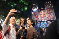 许多外国游客对充满活力、开放、包容的河内留下深刻印象。图自越通社