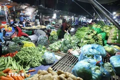 从正月初四起，市场开始恢复正常，初五当天更为明显。图自越通社